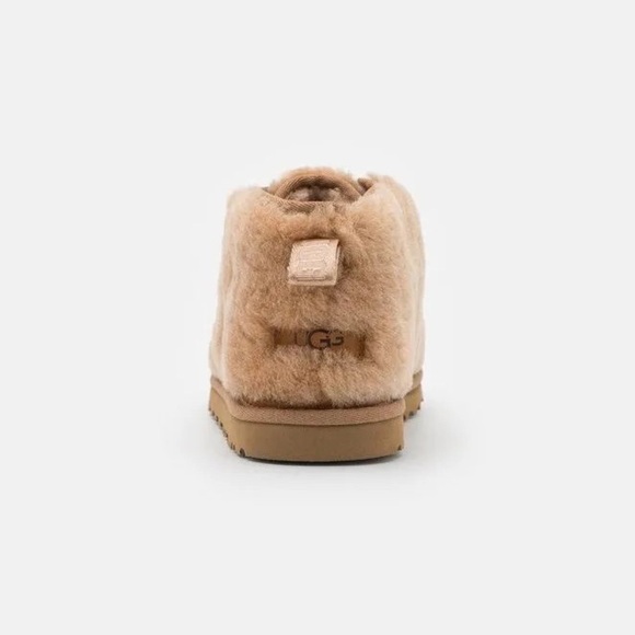 NWOB UGG Women’s Neumel Cozy Chestnut Sheepskin Lace-up Ankle Boots - Size 7 - Picture 3 of 14